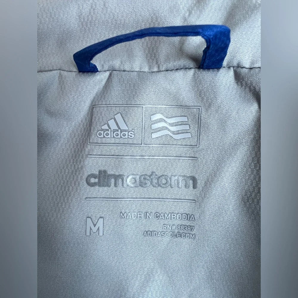 adidas logo left